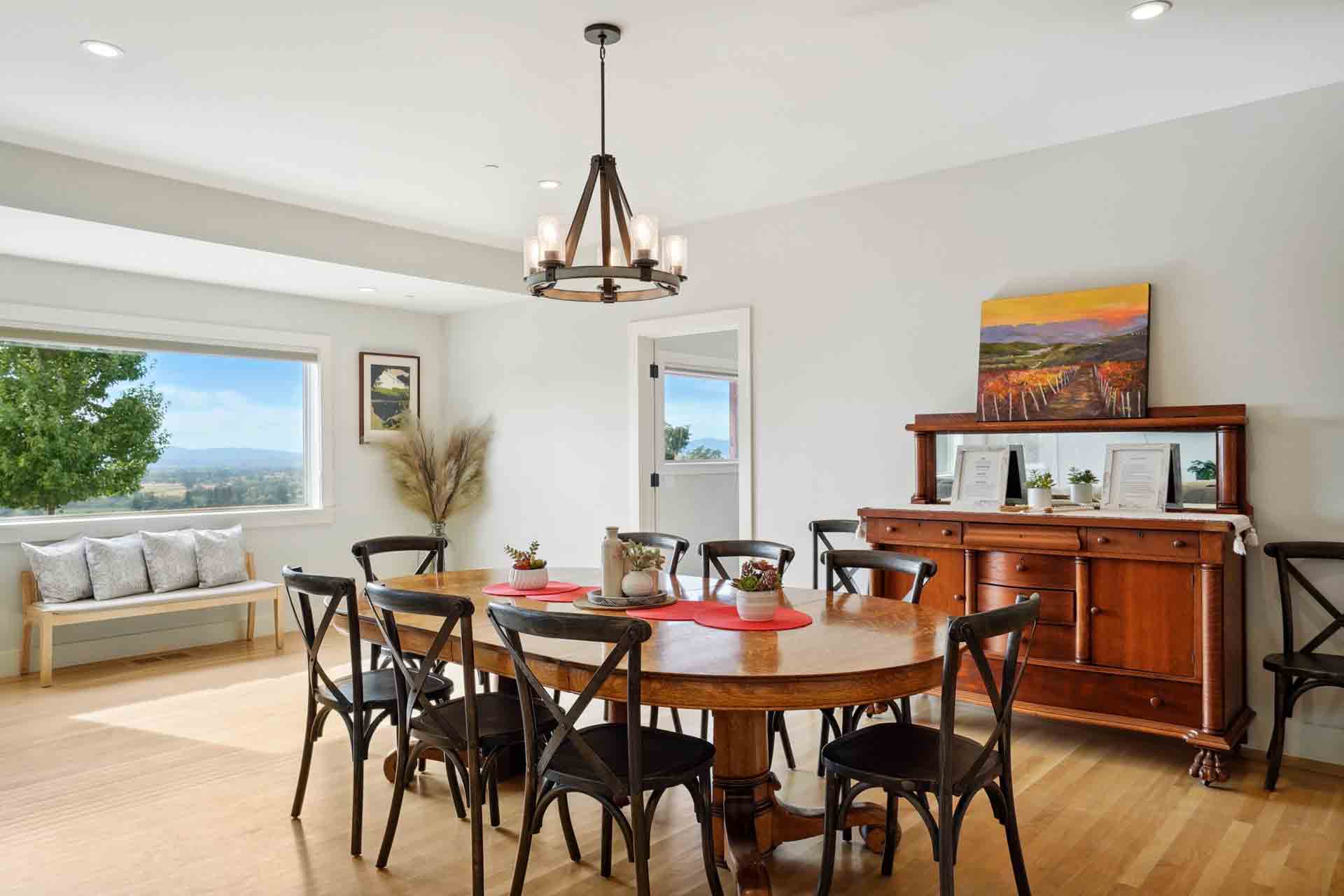 Cottage Retreat dining room